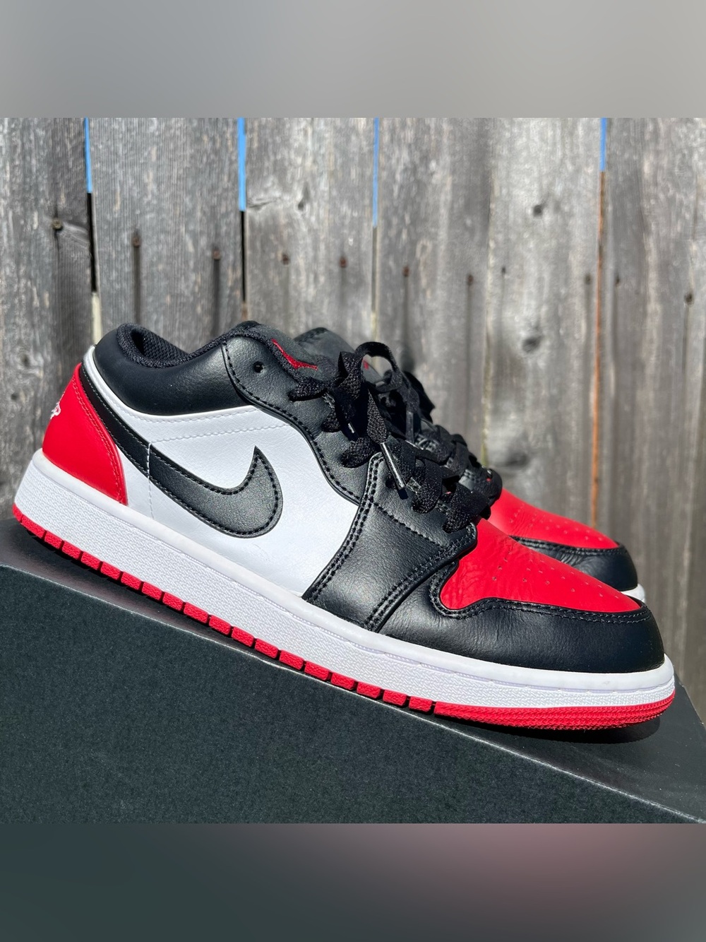 Nike air Jordan 1 low bred toe size 9.5 men